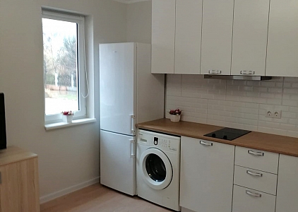 Studio mit neuen Möbeln und Blick auf den Pool in einer wunderschönen Anlage. Foto 3