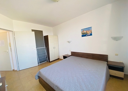 Pěkný byt na klidném místě v první linii . Foto 5