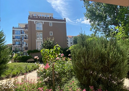 Geräumiges Studio mit Blick auf den Pool im SPA-Komplex. Foto 10