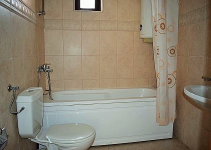 Просторная квартира с двумя ванными и личным двориком!. Фото 16