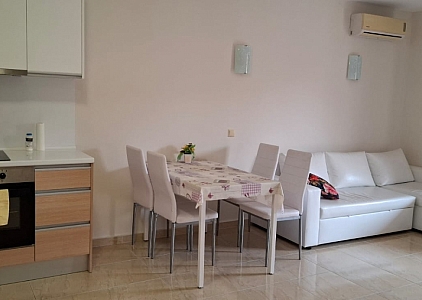 Apartament z widokiem na basen i morze na drugiej linii. Zdjęcie 2