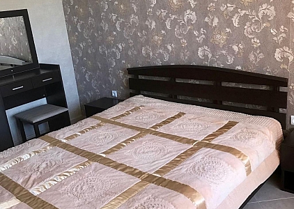 Двухкомнатная квартира с видом на бассейн в хорошем комплексе. Фото 4