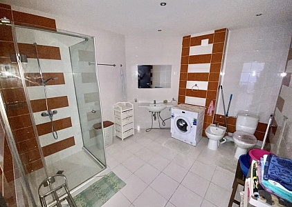 Große Zweizimmerwohnung in einem Elitekomplex . Foto 9