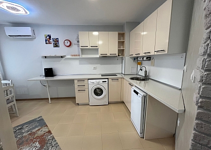 Квартира с видом на бассейн в тихом центре. Фото 2