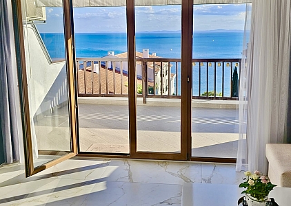 Luxuriöses Apartment mit Panoramablick auf das Meer. Foto 1