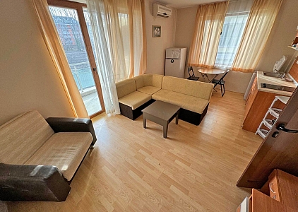 Хорошая двухкомнатная квартира в 500 метрах от моря. Фото 2