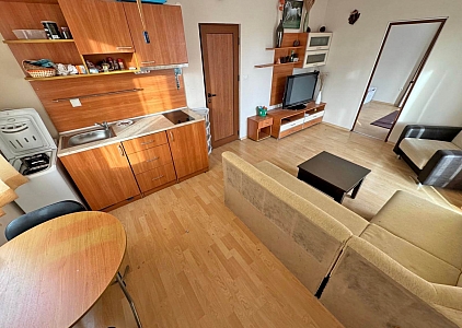 Хорошая двухкомнатная квартира в 500 метрах от моря. Фото 3