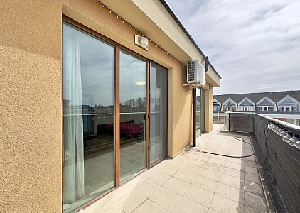 Просторная студия с большой террасой. Фото 5