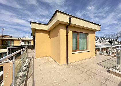 Просторная студия с большой террасой. Фото 7