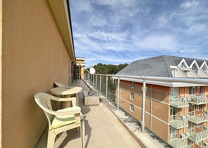 Просторная студия с большой террасой. Фото 23