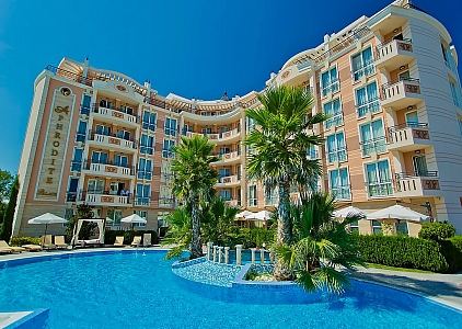 Студия с видом на бассейн в 600 метрах от моря. Фото 1 Студия с видом на бассейн в 600 метрах от моря. Фото 1