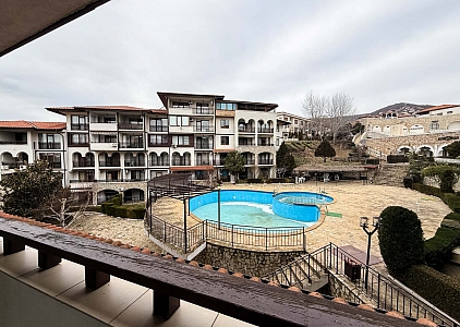 Апартамент с видом на бассейн в комплексе Arena 1. Фото 1