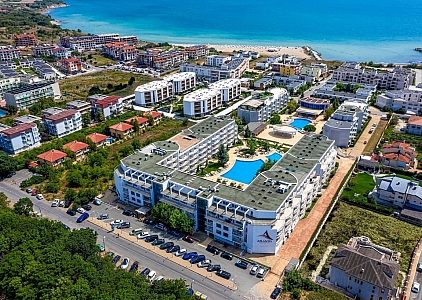 Отличная двухкомнатная квартира с видом на море в Бургасе. Фото 1 Отличная двухкомнатная квартира с видом на море в Бургасе. Фото 1