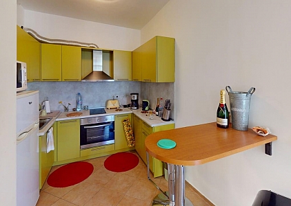 Ładny, trzypokojowy apartament z widokiem na basen w samym centrum. Zdjęcie 3 Ładny, trzypokojowy apartament z widokiem na basen w samym centrum. Zdjęcie 3