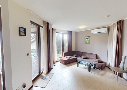 Třípokojový městský dům s bazénem ve velkém komplexu. Foto 1 Třípokojový městský dům s bazénem ve velkém komplexu. Foto 1
