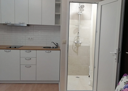 Studio mit neuen Möbeln und Blick auf den Pool in einer wunderschönen Anlage. Foto 8