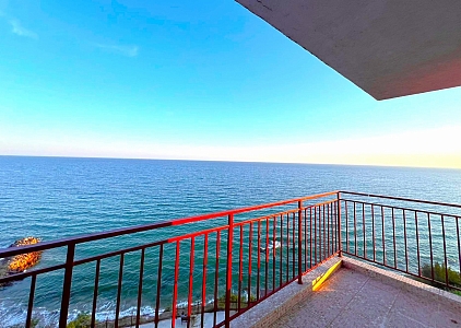 Apartment mit Panoramablick auf das Meer in der ersten Reihe. Foto 1 Apartment mit Panoramablick auf das Meer in der ersten Reihe. Foto 1
