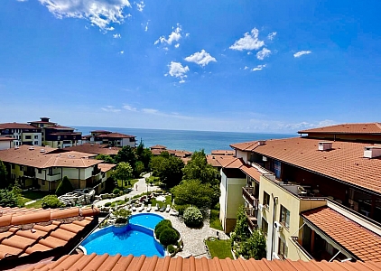 Dreizimmerwohnung in einer Luxusanlage mit herrlichem Meerblick. Foto 1