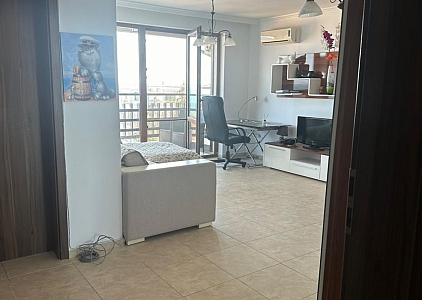 Двокімнатна квартира з панорамним видом на море у Святому Власі. Фото 4