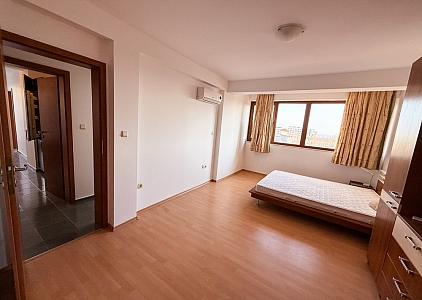 Velký dvoupokojový apartmán v centru letoviska. Foto 19