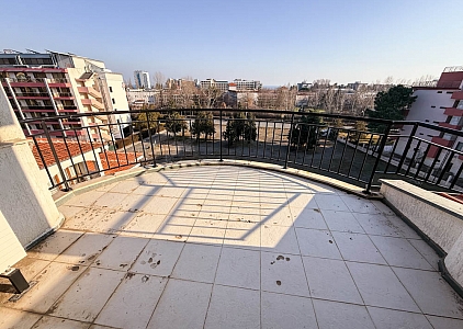 Velký dvoupokojový apartmán v centru letoviska. Foto 11