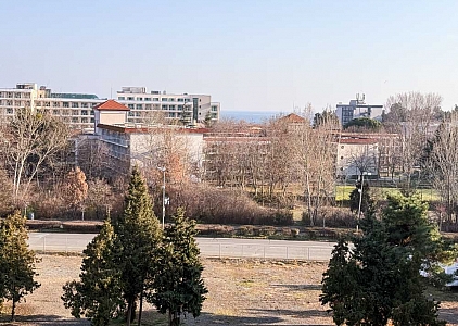 Velký dvoupokojový apartmán v centru letoviska. Foto 13