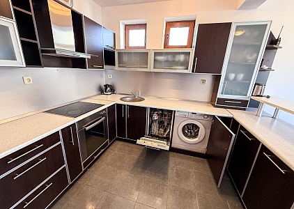 Velký dvoupokojový apartmán v centru letoviska. Foto 2