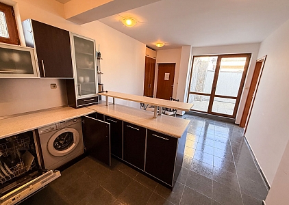 Velký dvoupokojový apartmán v centru letoviska. Foto 28