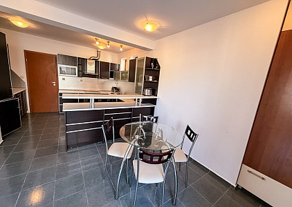 Velký dvoupokojový apartmán v centru letoviska. Foto 31