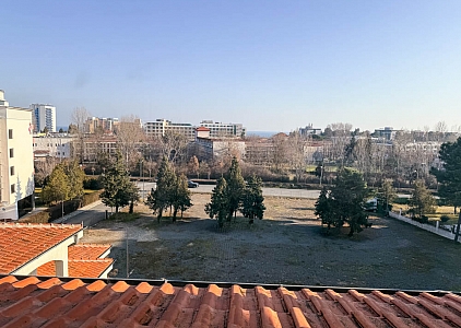 Velký dvoupokojový apartmán v centru letoviska. Foto 39