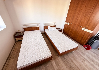 Velký dvoupokojový apartmán v centru letoviska. Foto 37