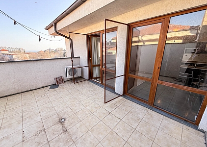 Velký dvoupokojový apartmán v centru letoviska. Foto 41