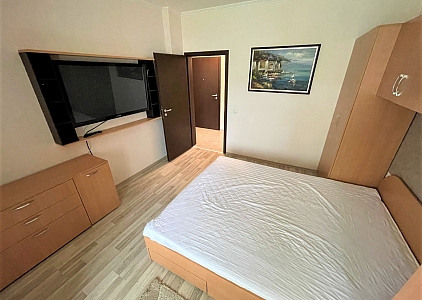 Große möblierte Dreizimmerwohnung in Sonnenstrand. Foto 15