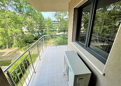 Große möblierte Dreizimmerwohnung in Sonnenstrand. Foto 5