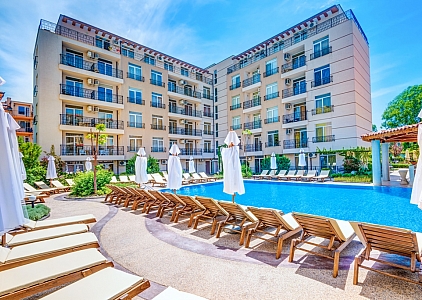 Apartment mit Poolblick in einer Wellnessanlage. Foto 1