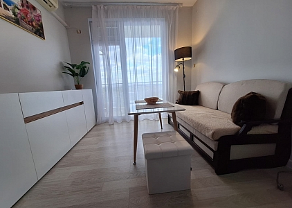 Eine gemütliche Wohnung mit neuen Möbeln. Foto 16