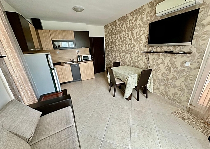 Двухкомнатная квартира с видом на бассейн в хорошем комплексе. Фото 3