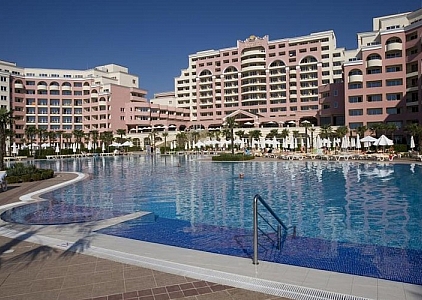 Three-room apartment on the first line of the sea. Photo 1