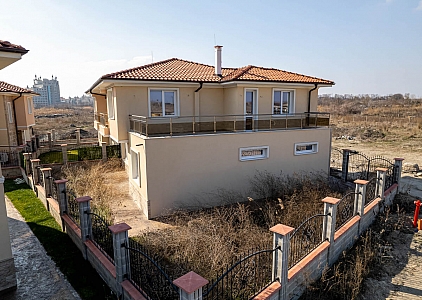 Großes Haus in Strandnähe in Pomorie. Foto 3