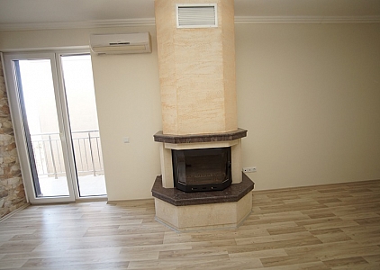 Neue Zweizimmerwohnung mit Kamin. Foto 14