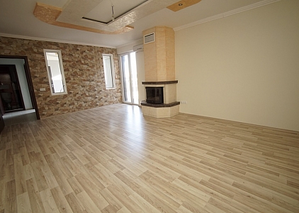 Neue Zweizimmerwohnung mit Kamin. Foto 15