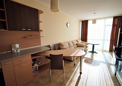 Меблированная двухкомнатная квартира в Несебре на первой линии. Photo 2