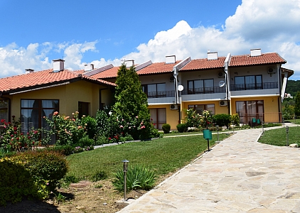 Townhouse in a complex at a bargain price in Kosharitsa. Photo 1