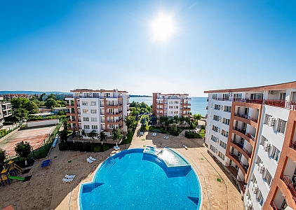 Apartment mit Poolblick in erster Reihe. Foto 17