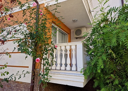 Studio mit neuen Möbeln und Blick auf den Pool in einer wunderschönen Anlage. Foto 5