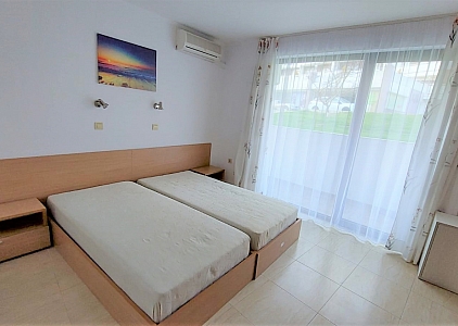 Apartment with its own courtyard on the first line in Sveti Vlas. Photo 7