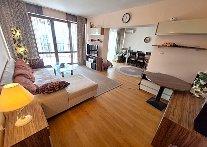 Krásný apartmán s luxusním balkonem v centru letoviska. Foto 1