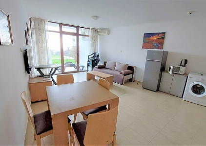 Apartment with its own courtyard on the first line in Sveti Vlas. Photo 4