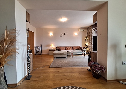 Krásný apartmán s luxusním balkonem v centru letoviska. Foto 17