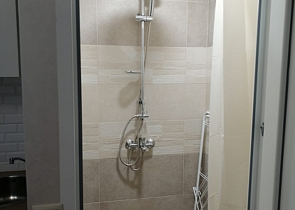 Studio mit neuen Möbeln und Blick auf den Pool in einer wunderschönen Anlage. Foto 12